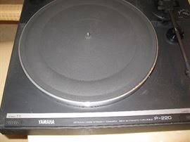 Yamaha P-220 turntable