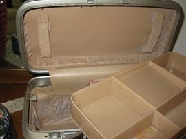 Samsonite silhouette travel case - two keys and tray insert