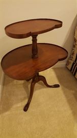 Vintage kidney shaped 2 tiered table