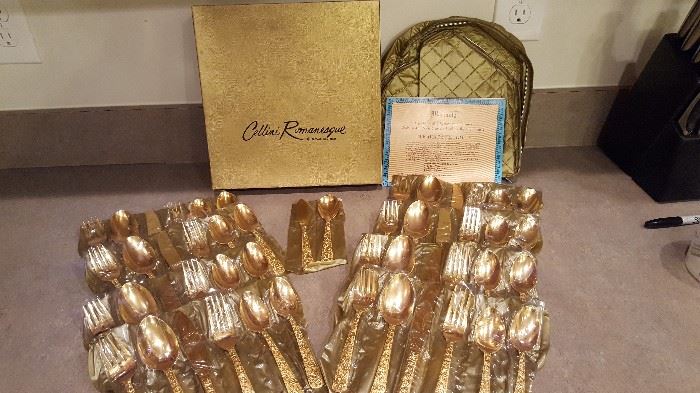 Cellini Romanesque 1968
24 Karat Electro Plated Gold
50 pc. Flatware (8 place settings + 2 serving pcs) with case and box
