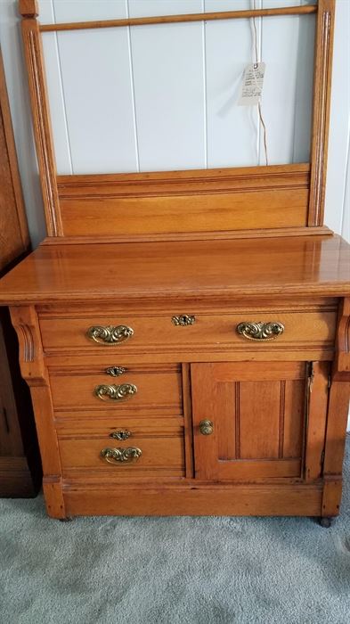 Oak Commode with Towel Bar