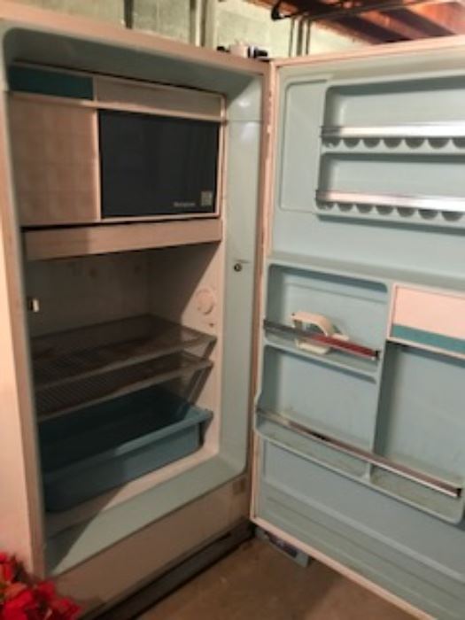 1970s fridge- working