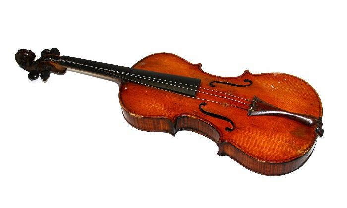 ANTIQUE VIOLIN