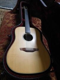 Acoustic  Takamine  EG-10 guitar
