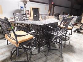 Wrought Iron patio  bar  and 6 bar  stools