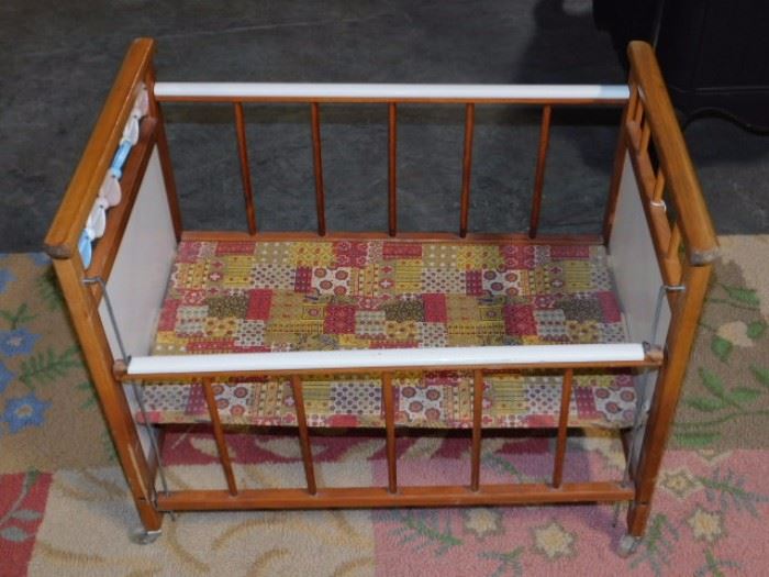 Child's Baby doll crib 