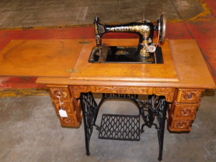 Oak Singer Treadle sewing machine 