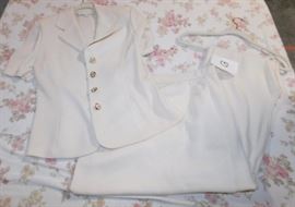 St. John's 3 pc suit sz 8 