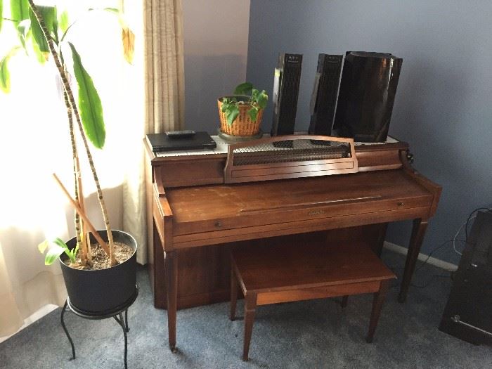 Baldwin 36’ Upright Spinette Piano & Bench Model 950L 