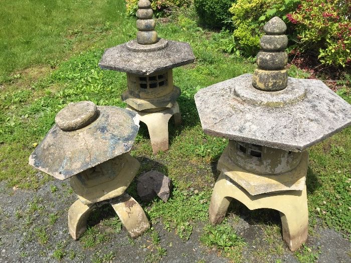 3 concrete Pagoda's
