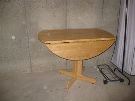 Drop-leaf table