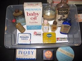 Various vintage small tins etc