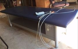 WOW Retails Used $800 Tri W-G 810 Motorized Up/Down Treatment Hi Lo Bariatric Patient Physical Therapy Medical Treatment Chiropractic Table With Under Table Storage Shelf - Works Great!! Minor Snag To Upholstery at Side
