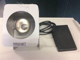 Maxant Xray Products Adjustible Xray Film Radiology Illuminator Viewer Spotlight w/Foot Pedal - Multiple Uses For This Light Up Lamp Medical Equipment! Works & Super Condition!
