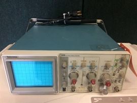 Tektronix Model 2215 Analog Oscilloscope 60MHz 2 Channel
