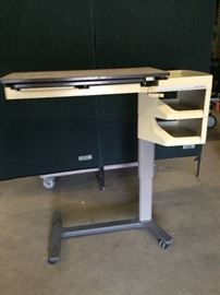 Mobile Height Adjustible Great For Home Office Laptop Computer Use or Overbed Workstation Hill-Rom Patient Mate Wood Grain Tray Table With Mirror On Both Sides - Excellent Condition!
