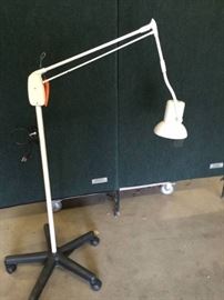 Retails Used $250 DAZOR 794A Floating Adjustible Medical Exam Light Mobile On Wheels Lamp Great For The Garage, A Mechanic Light or Crafters - Excellent Condition!

