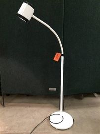 Retails Used $250.00 Stationary Gooseneck Brewer Professional Products 15100 Arched Adjustible Medical Exam Multi-faceted Reflector Light Lamp - Excellent Condition - White/Black
