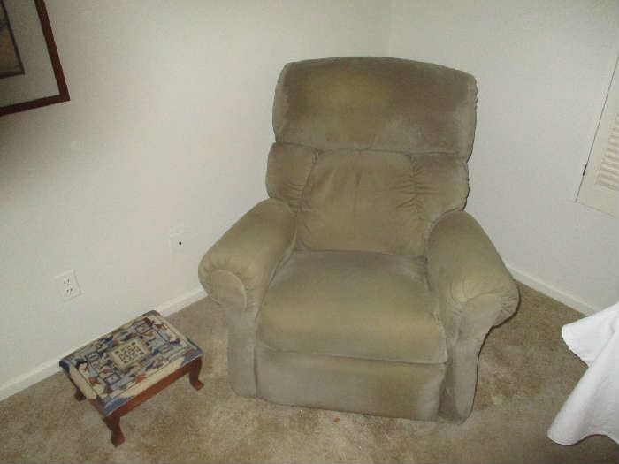 RECLINER AND STOOL