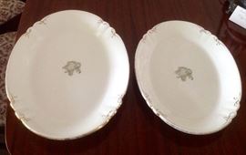Porcelain de Terrence Medallion Platters. England