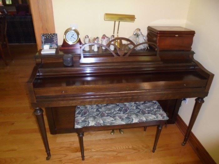 


Antique Cable-Nelson Piano


