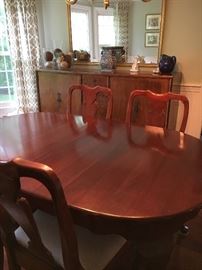 Elegant dining room table/ 6 chairs - North Carolina