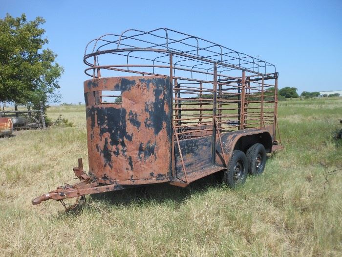 Tandem cattle trailer 