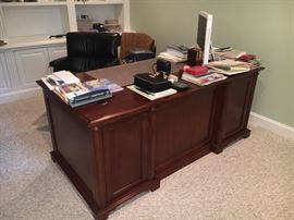 Pristine Executive Desk