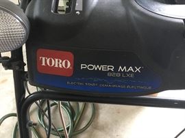 Toro Power Max 828 LXE - Electric Starter, 28" scoop width, 2-stage, 8 horse power engine, with adjustable chute.