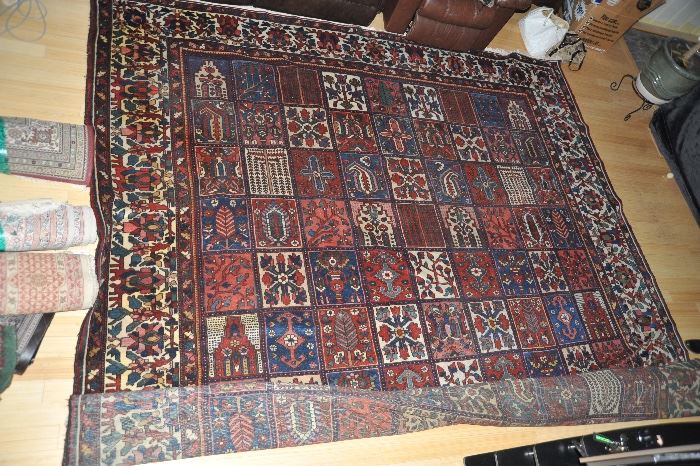 Persian Bakhtiari Carpet - Bakhtiari Tribe - measures 12'6" x 15'1"