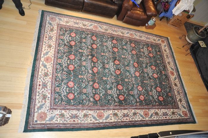 Hand-knotted Oriental Carpet - Indo-Persian - measures 8'9" x 12'4"