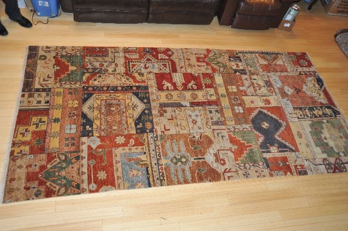 Hand-knotted Oriental Carpet - Pakistani-Persian - measures 5'11" x 11'10"