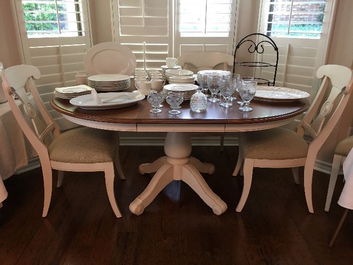 Ethan Allen "New Country" dining table 