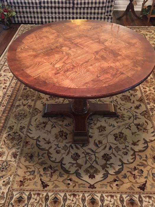 Ethan Allen adjustable height coffee table, dining table or game table. Locking telescoping pedestal. 