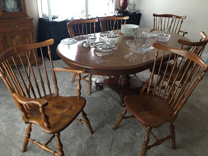 Ethan Allen dining table and 6 braced-back Windsor chairs 