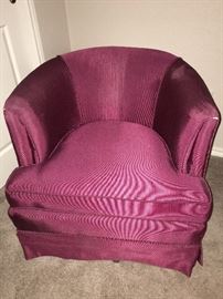 Swivel club chair