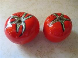 Vintage tomato salt & pepper shakers