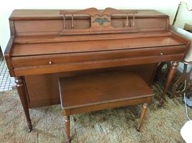Vintage Wurlitzer spinet piano in excellent condition.  Available immediately for $100