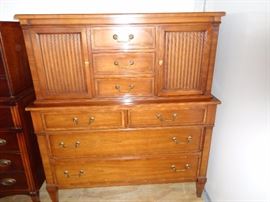 Heritage dresser