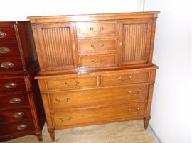 Heritage dresser