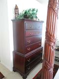 Dresser- Chest on chest, w/touch close doors.
Handmade by "AMISH" in Ohio.......