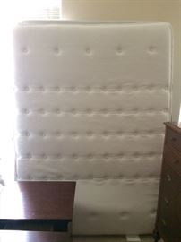 Sealy Posturepedic Mattress & Boxsprings (Queen, Bellezza)