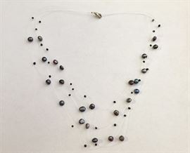 Black cultured pearl necklace 