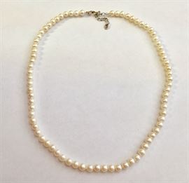 Freshwater pearls 