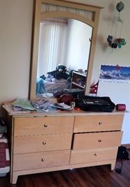 6 Drawer Dresser w/Mirror