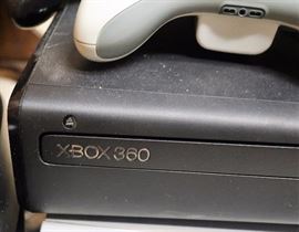 Xbox 360 w/3 Controllers