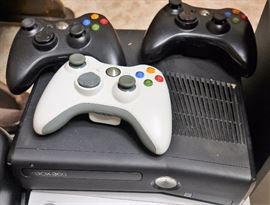 Xbox 360 w/3 Controllers
