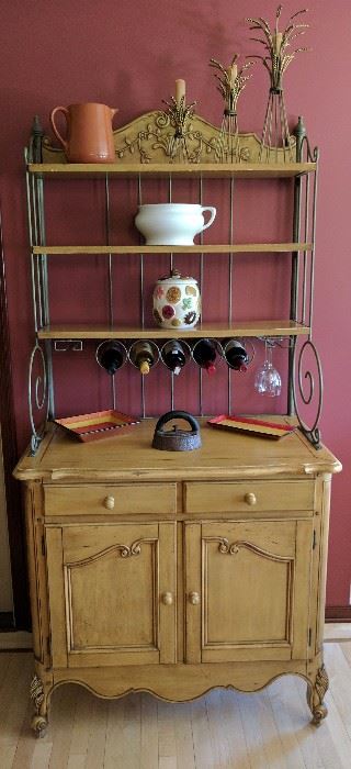 Buffet Cabinet with Wine Hutch 