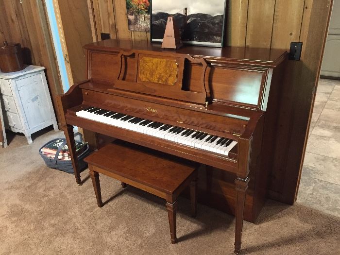 Essex Piano designed by Steinway & Sons in great condition.