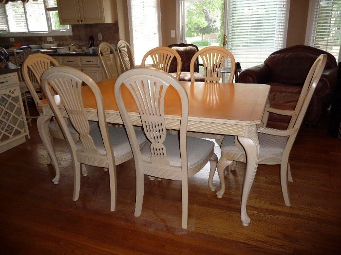 LIGHT WOOD DINING TABLE W/2 LEAFS, PADS & 8 CHAIRS